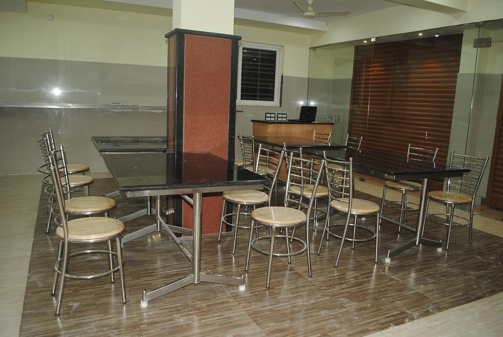 Ssr Hotel Srikalahasti Buitenkant foto