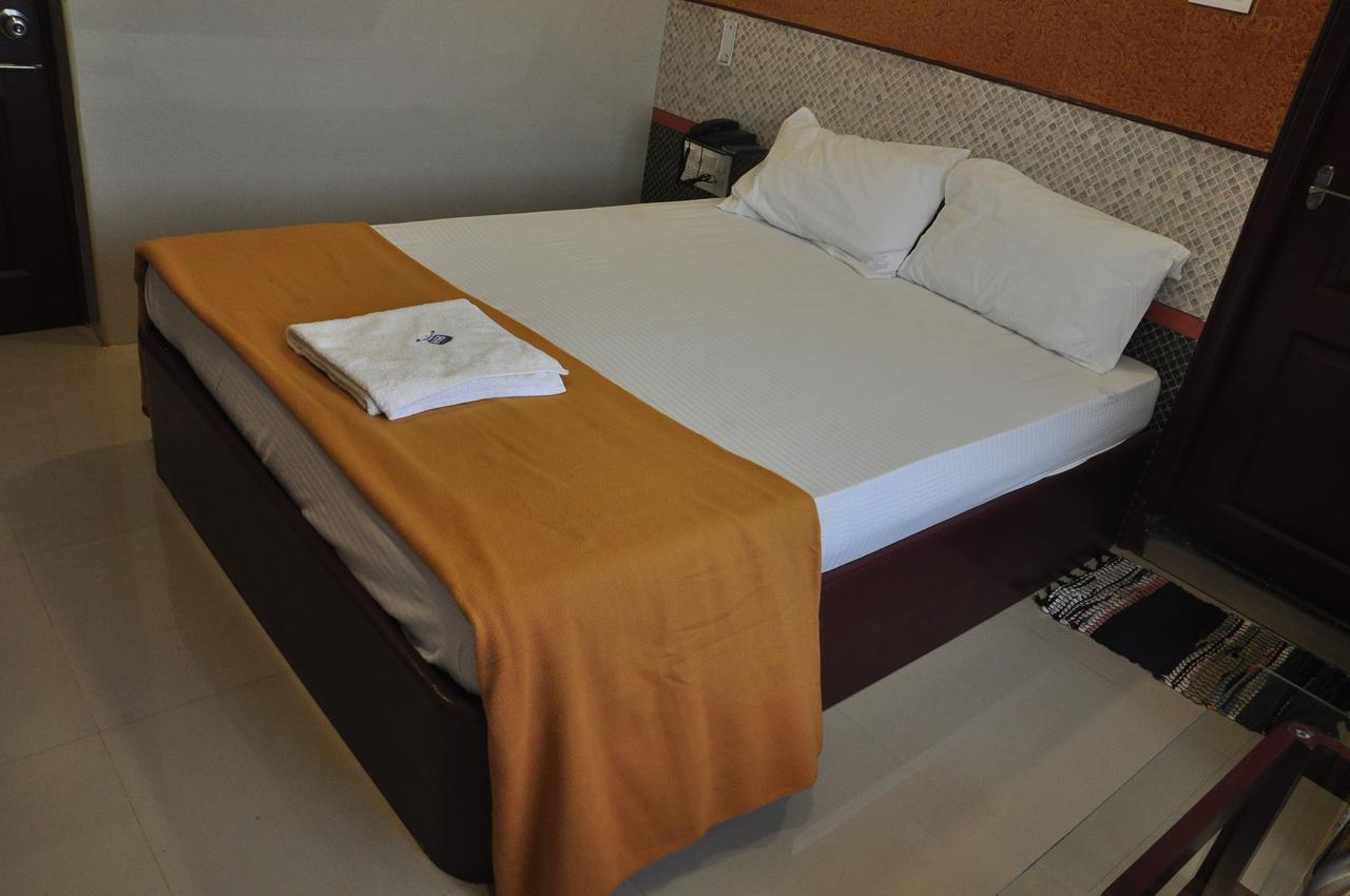 Ssr Hotel Srikalahasti Buitenkant foto